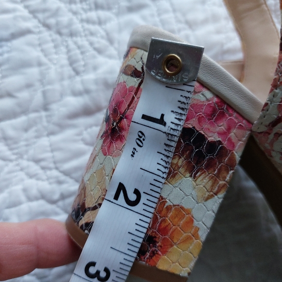 COLE HAAN GRAND.OS ELVA FLORAL WHITE BLOCK HEEL SANDAL - Picture 9 of 11